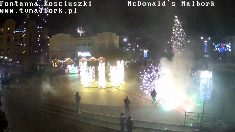 Mieszkańcy Malborka powitali Nowy 2025 Rok. Zobacz wideo i zdjęcia