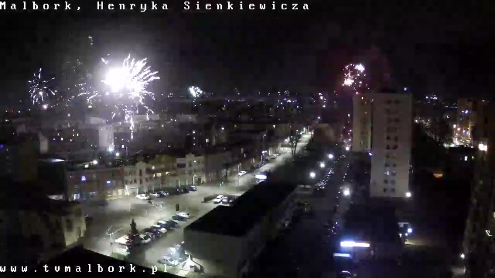 Mieszkańcy Malborka powitali Nowy 2025 Rok. Zobacz wideo i zdjęcia