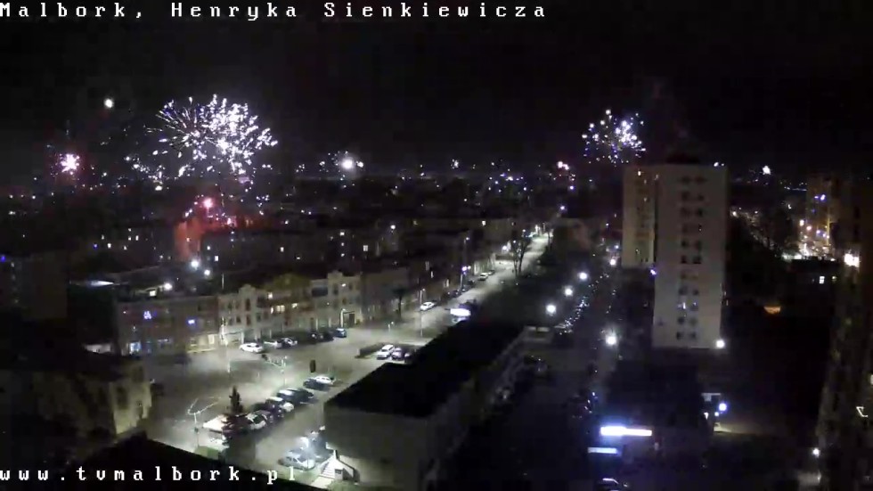 Mieszkańcy Malborka powitali Nowy 2025 Rok. Zobacz wideo i zdjęcia
