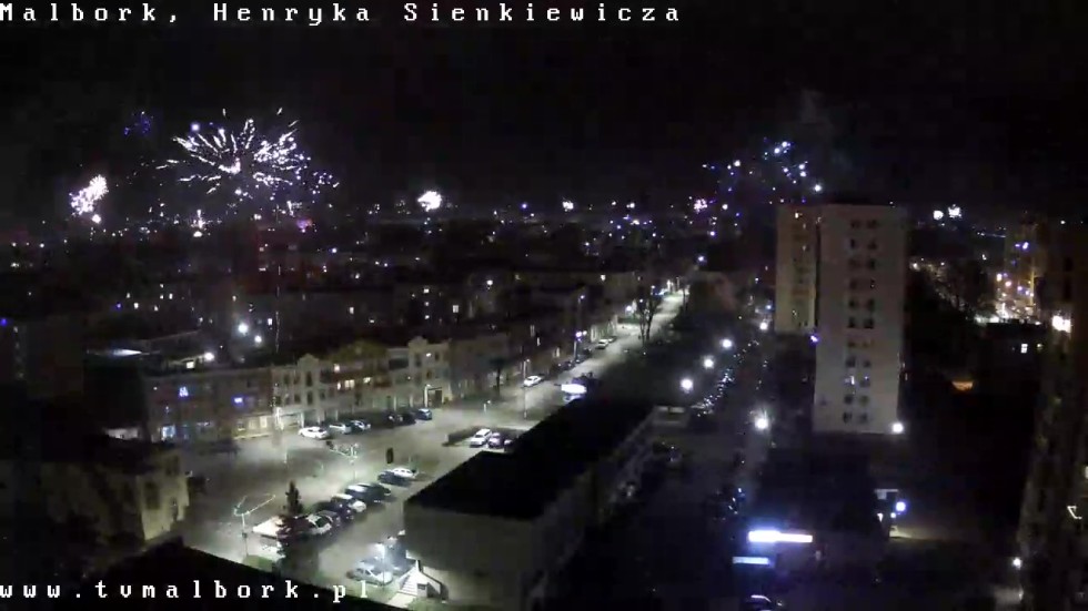 Mieszkańcy Malborka powitali Nowy 2025 Rok. Zobacz wideo i zdjęcia