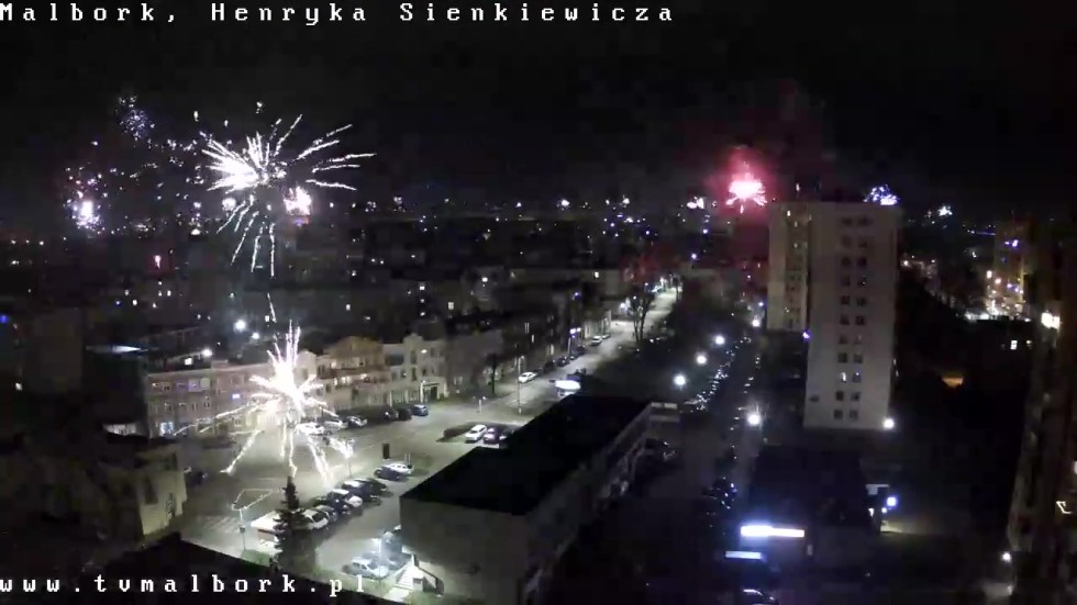 Mieszkańcy Malborka powitali Nowy 2025 Rok. Zobacz wideo i zdjęcia