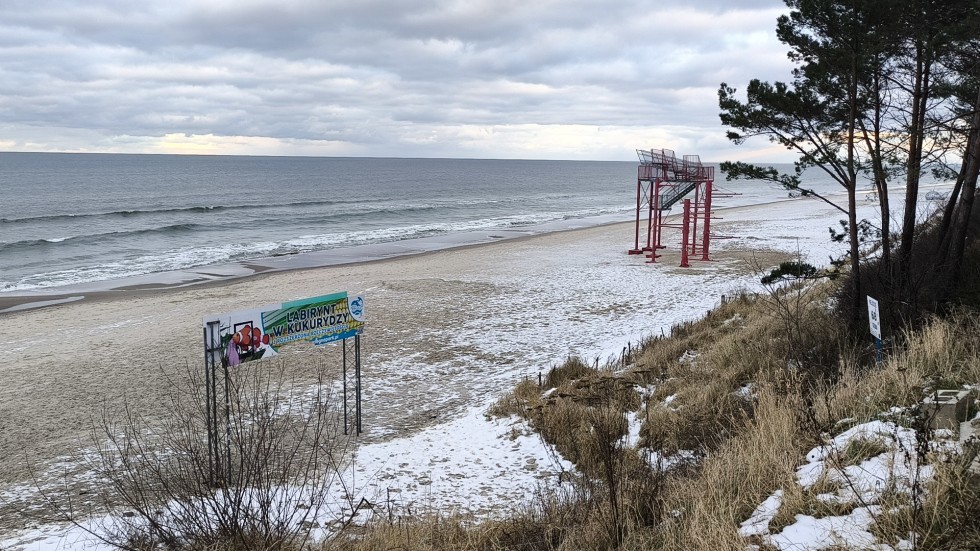 Stegna. Trwa przebudowa zejść na plażę wraz z budową promenady, elementów małej infrastruktury i oświetlenia. Zobacz postęp prac styczeń 2025