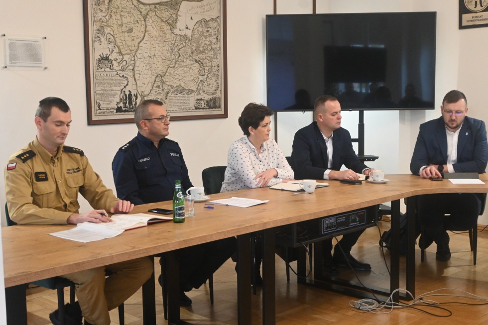 Nowy Dwór Gdański. Posiedzenie Powiatowego Zespołu Zarządzania Kryzysowego.