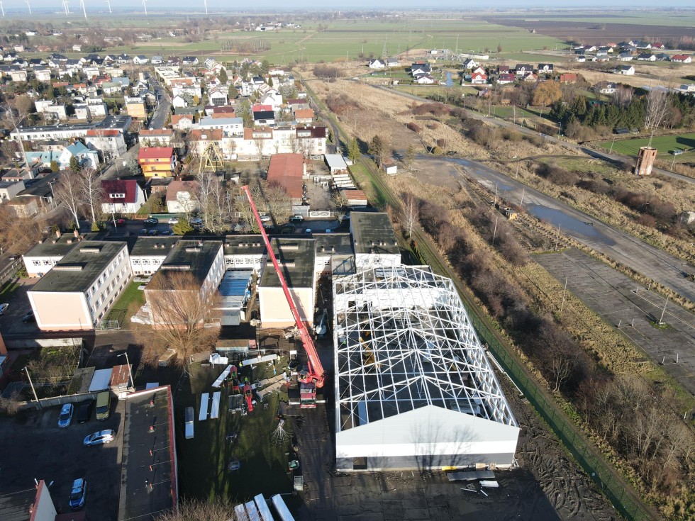 Mury pną się do góry – trwa budowa hali sportowej przy SP2 w Nowym Dworze Gdańskim.