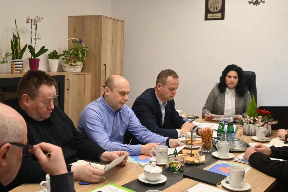 Pierwszy przypadek rzekomego pomoru drobiu w powiecie nowodworskim tematem posiedzenia Powiatowego Zespołu Zarządzania Kryzysowego.