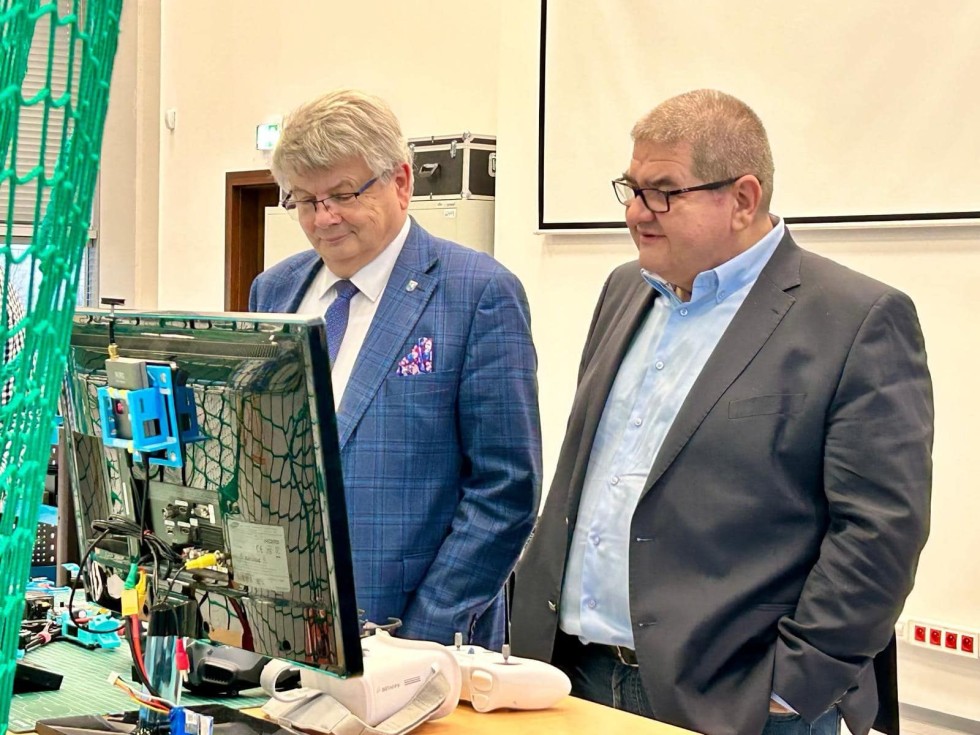 Forum Konsultacyjne Akademii Nauk Stosowanych z udziałem starostów Barbary Ogrodowskiej i Piotra Szwedowskiego.