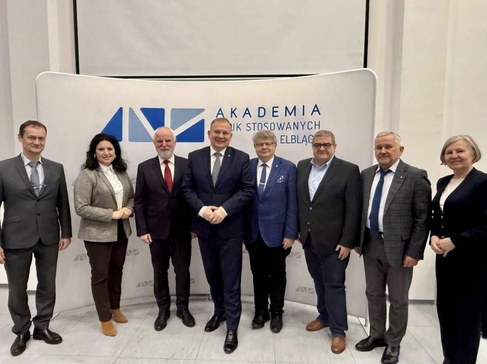Forum Konsultacyjne Akademii Nauk Stosowanych z udziałem starostów Barbary Ogrodowskiej i Piotra Szwedowskiego.