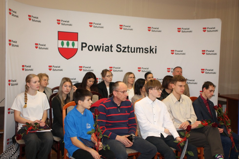 Wręczono stypendia i wyróżnienia dla najlepszych sportowców powiatu sztumskiego.