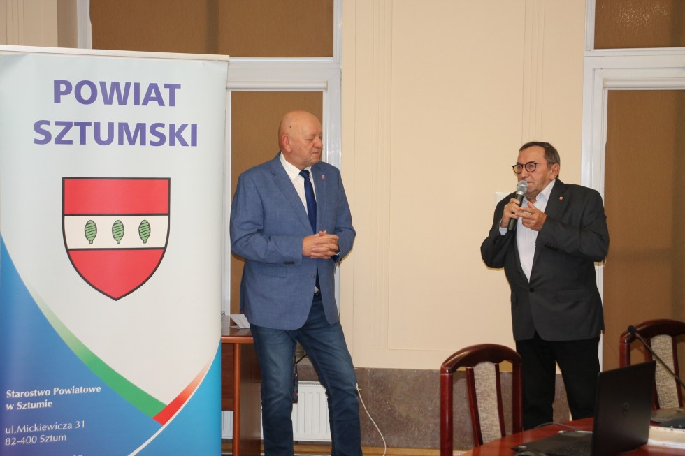 Wręczono stypendia i wyróżnienia dla najlepszych sportowców powiatu sztumskiego.