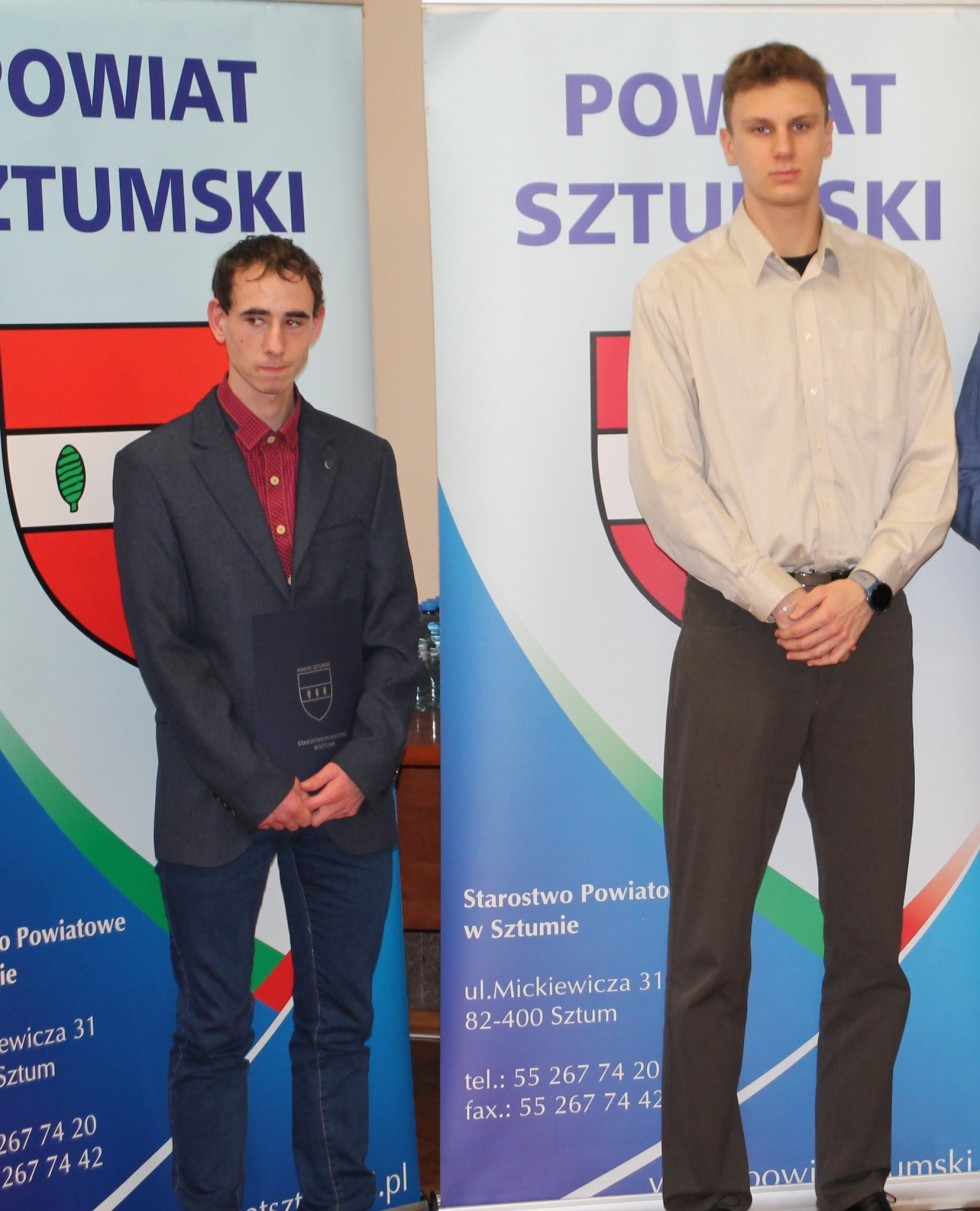 Wręczono stypendia i wyróżnienia dla najlepszych sportowców powiatu sztumskiego.