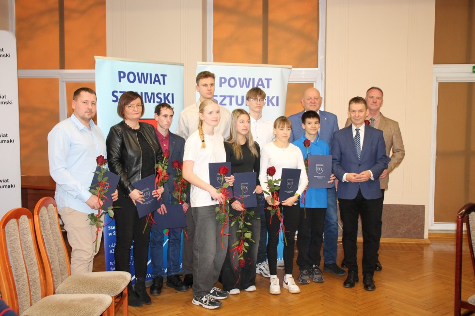 Wręczono stypendia i wyróżnienia dla najlepszych sportowców powiatu sztumskiego.