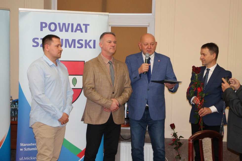 Wręczono stypendia i wyróżnienia dla najlepszych sportowców powiatu sztumskiego.