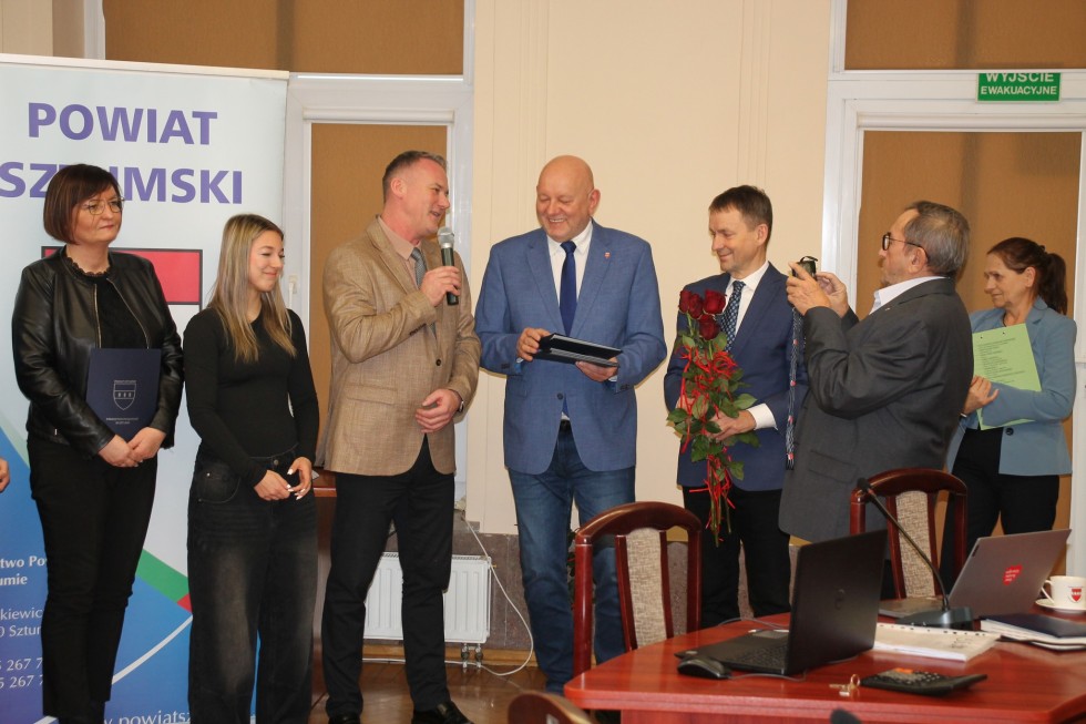 Wręczono stypendia i wyróżnienia dla najlepszych sportowców powiatu sztumskiego.