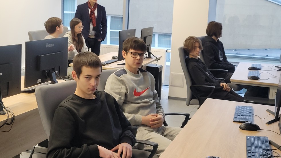 Uczniowie Technikum nr 3 na warsztatach w Akademii Nauk Stosowanych w Elblągu.