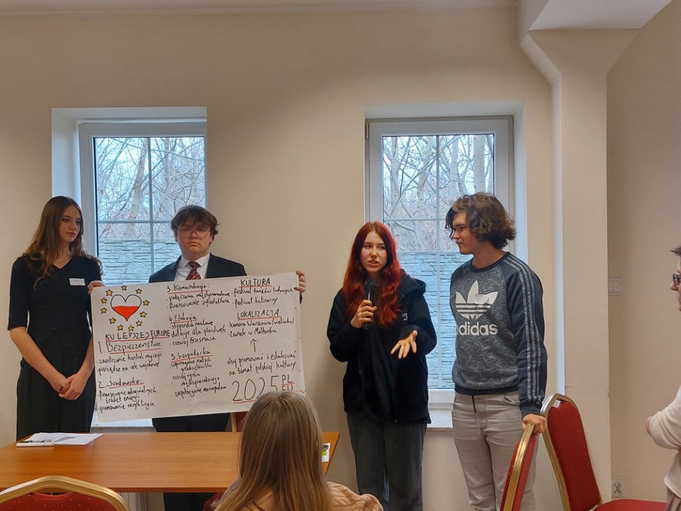 W Malborku spotkały się regionalne Szkolne Kluby Europejskie.