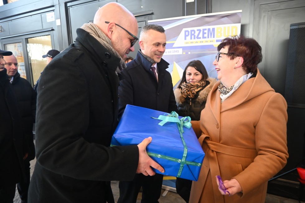 Uroczyste otwarcie boiska wielofunkcyjnego w Stegnie.