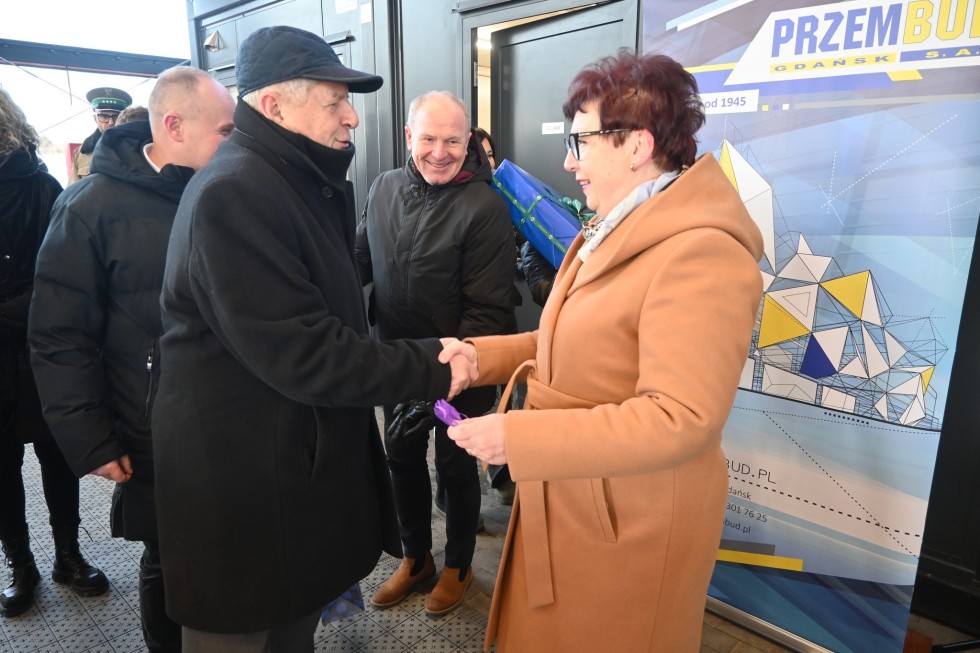 Uroczyste otwarcie boiska wielofunkcyjnego w Stegnie.