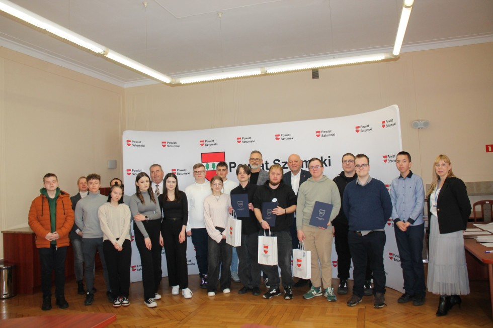 Poznajcie mistrzów wiedzy o samorządzie terytorialnym z powiatu sztumskiego.