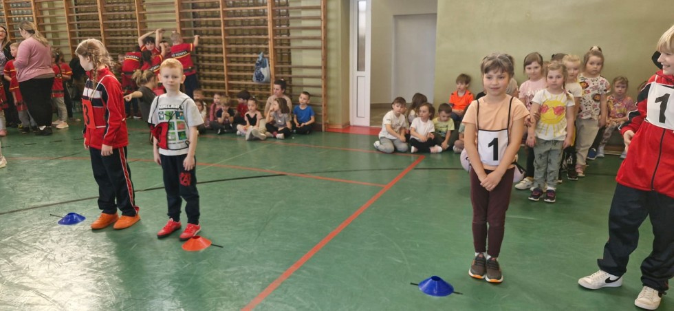 Halowe Dziecięce Zawody Sportowo-Pożarnicze w Sztutowie.