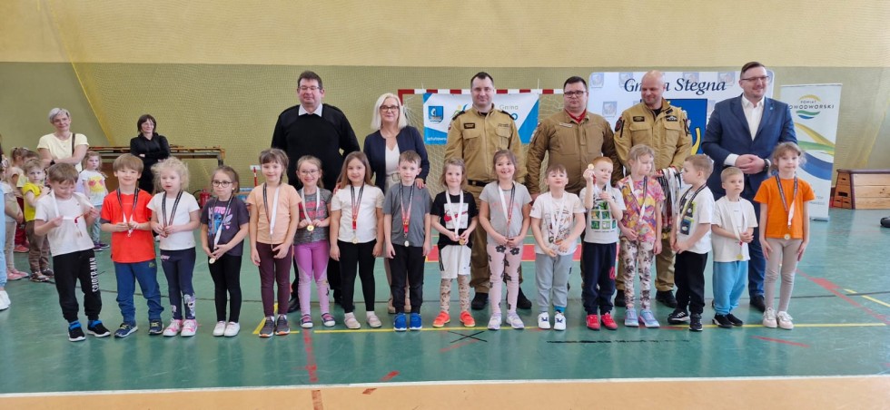 Halowe Dziecięce Zawody Sportowo-Pożarnicze w Sztutowie.