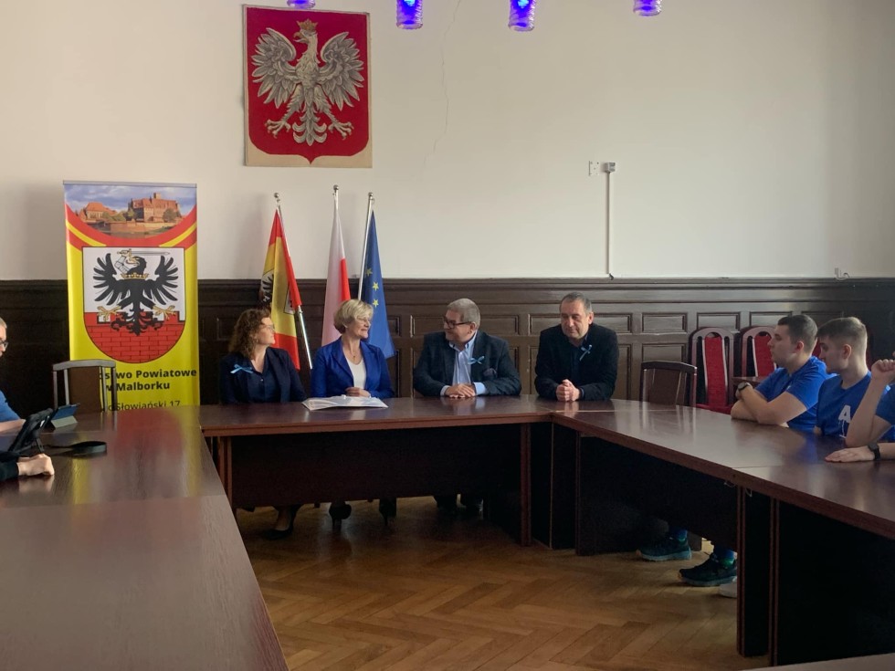 Wychowankowie SORW z odwiedzinami w Starostwie Powiatowym w Malborku.