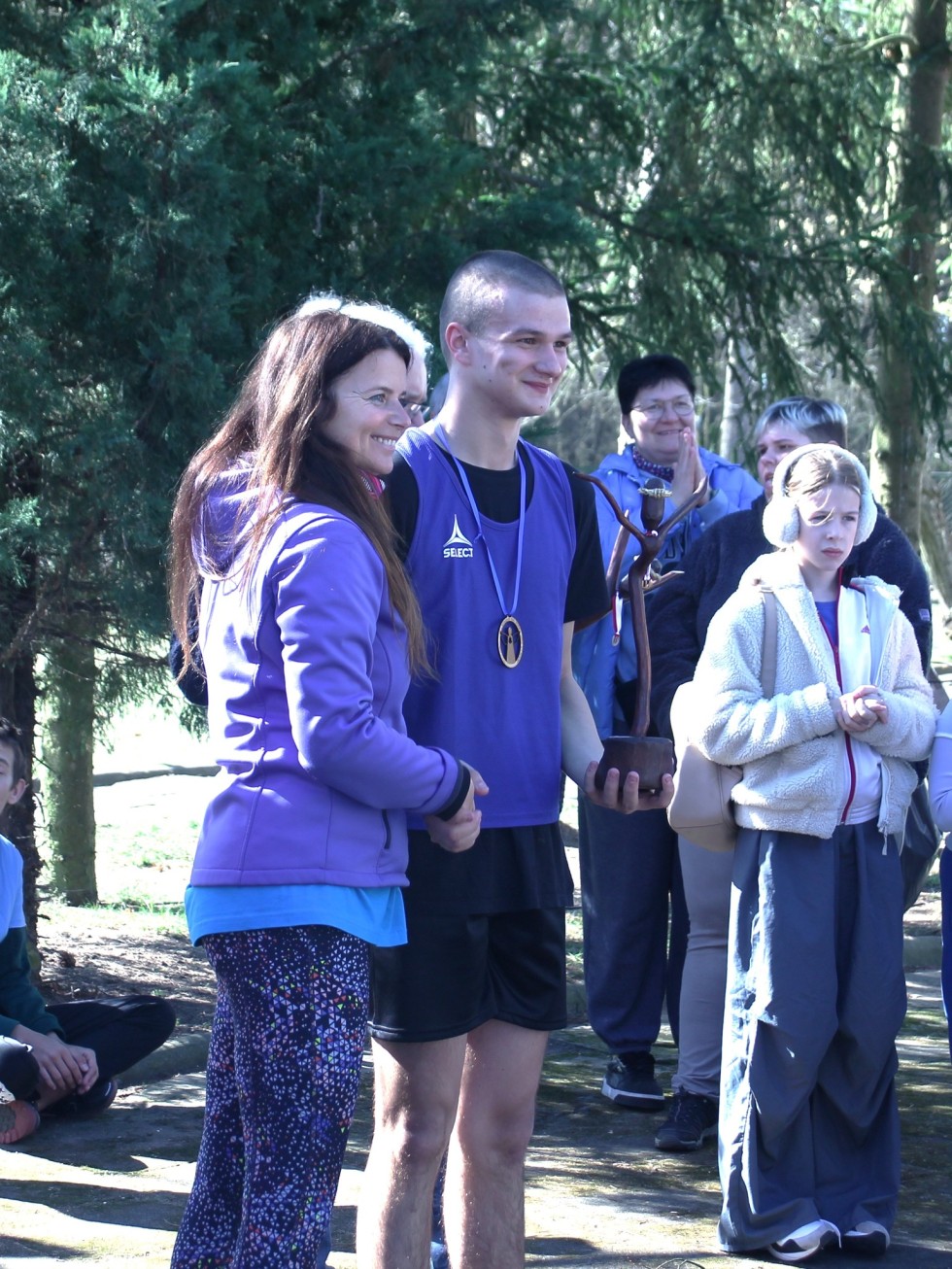 Wspólne bieganie i solidarność na 4. Pikniku Biegowym Razem dla Autyzmu w Uśnicach.