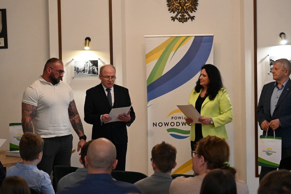 Jubileuszowa Gala Sportu Powiatu Nowodworskiego – nagrody dla najlepszych sportowców 2024 roku.