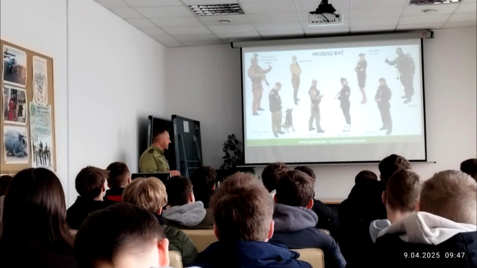 Bezpieczeństwo, technologia i zawody przyszłości – uczniowie Technikum nr 3 z wizytą na lotnisku w Gdańsku.
