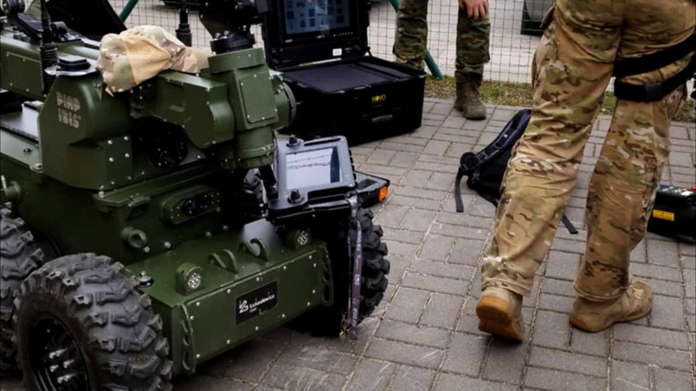Bezpieczeństwo, technologia i zawody przyszłości – uczniowie Technikum nr 3 z wizytą na lotnisku w Gdańsku.