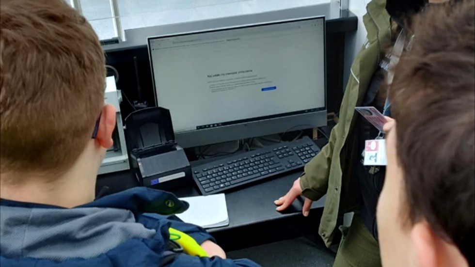 Bezpieczeństwo, technologia i zawody przyszłości – uczniowie Technikum nr 3 z wizytą na lotnisku w Gdańsku.