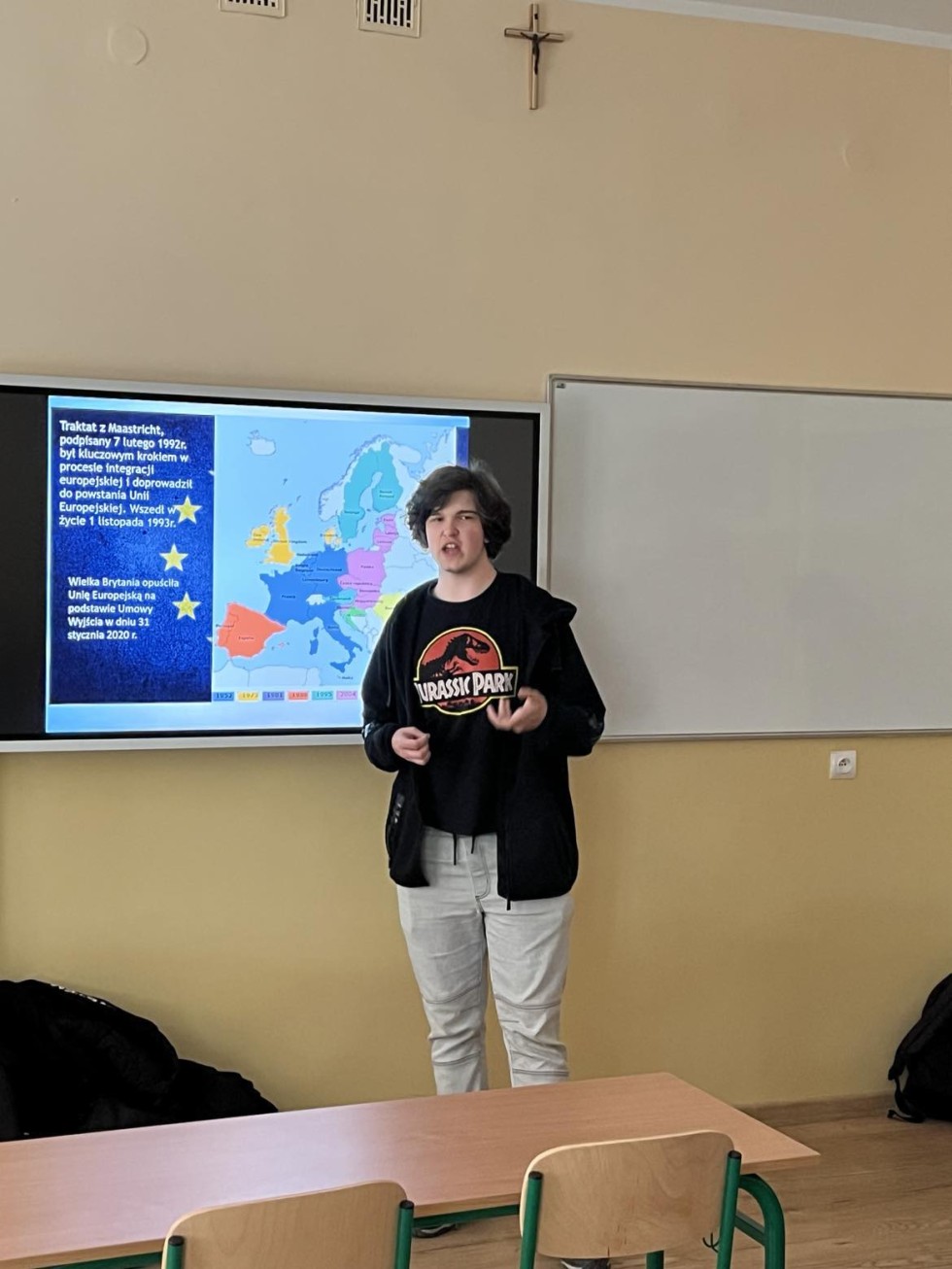 Lekcje od starszych kolegów - uczniowie Technikum nr 3 uczą o Unii Europejskiej.
