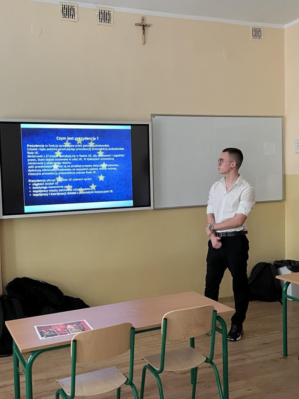 Lekcje od starszych kolegów - uczniowie Technikum nr 3 uczą o Unii Europejskiej.