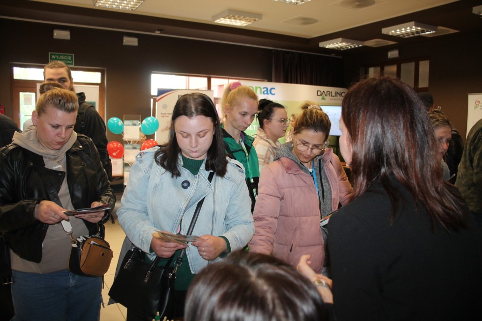 Powiatowe Targi Pracy w Sztumie – możliwości zatrudnienia i edukacji dla mieszkańców regionu.