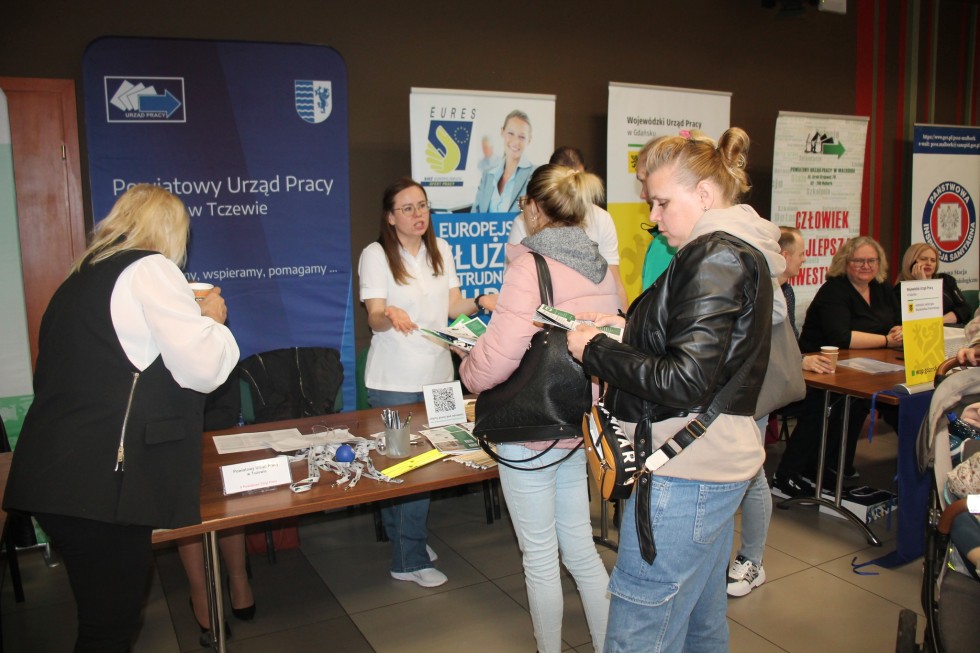 Powiatowe Targi Pracy w Sztumie – możliwości zatrudnienia i edukacji dla mieszkańców regionu.