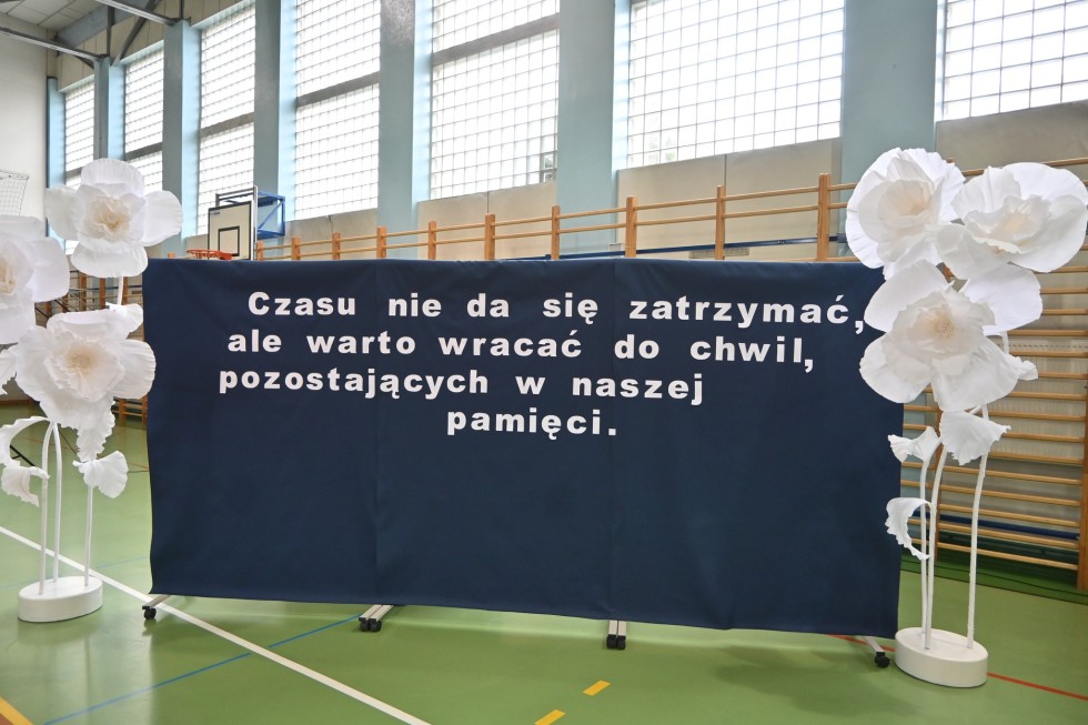 Pożegnanie maturzystów w Liceum Ogólnokształcącym w Nowym Dworze Gdańskim.