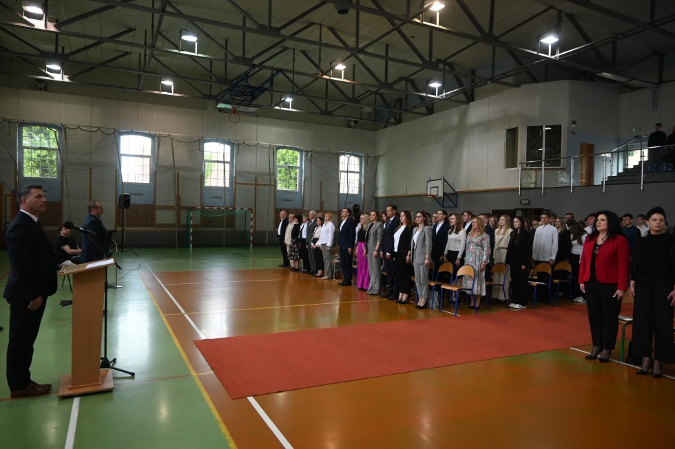 Pożegnanie maturzystów w Liceum Ogólnokształcącym w Nowym Dworze Gdańskim.