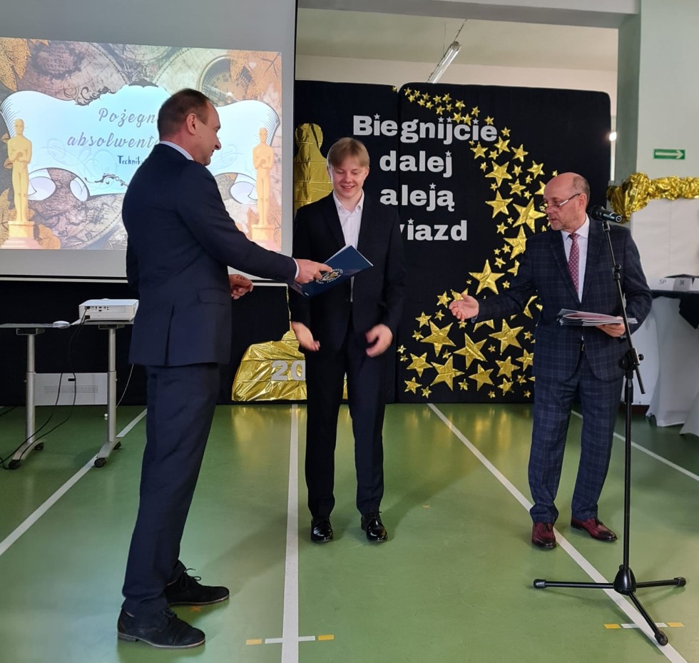 Oscarowa gala zamiast szkolnego apelu – wyjątkowe pożegnanie absolwentów Technikum nr 3 w Malborku.
