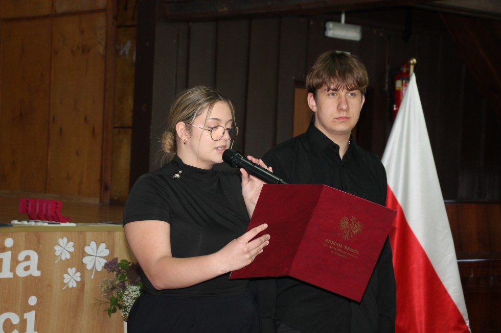 Uroczyste pożegnania maturzystów w powiecie sztumskim – wzruszenia, podziękowania i dobre życzenia na przyszłość.
