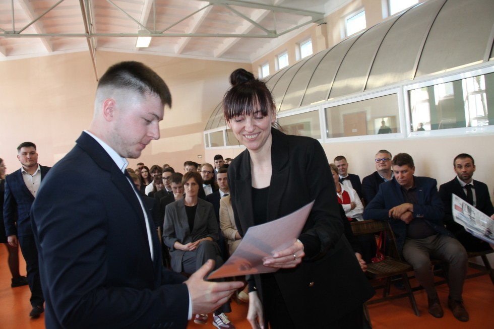 Uroczyste pożegnania maturzystów w powiecie sztumskim – wzruszenia, podziękowania i dobre życzenia na przyszłość.