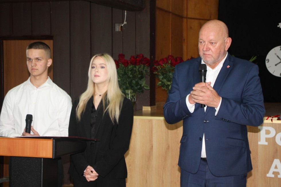 Uroczyste pożegnania maturzystów w powiecie sztumskim – wzruszenia, podziękowania i dobre życzenia na przyszłość.
