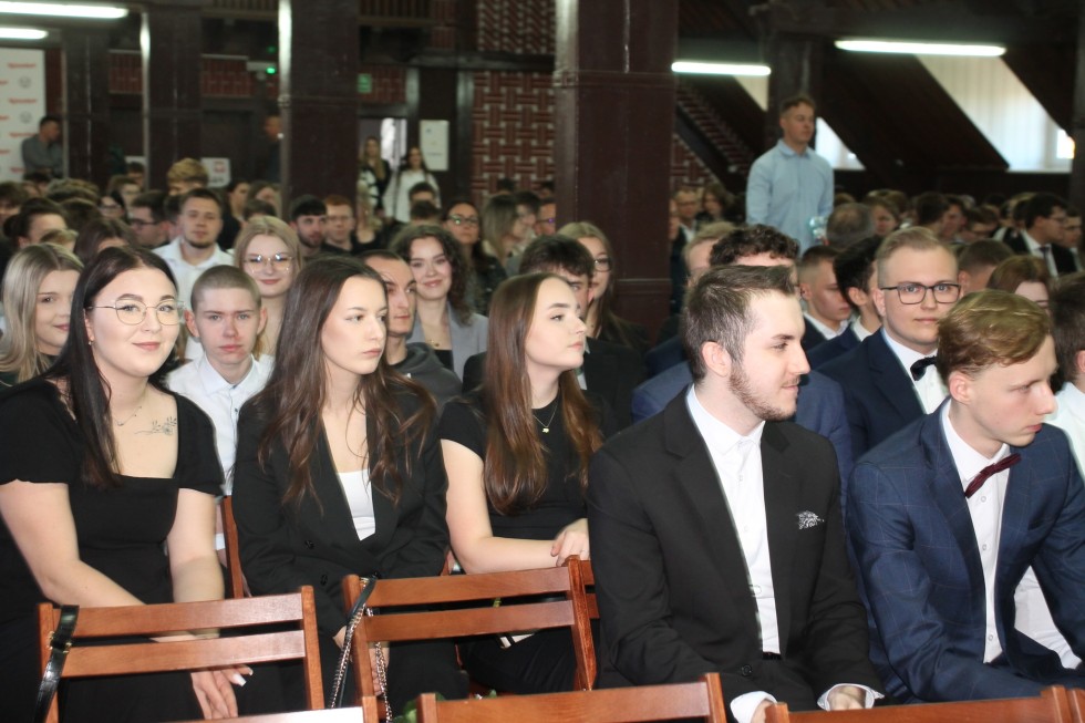Uroczyste pożegnania maturzystów w powiecie sztumskim – wzruszenia, podziękowania i dobre życzenia na przyszłość.