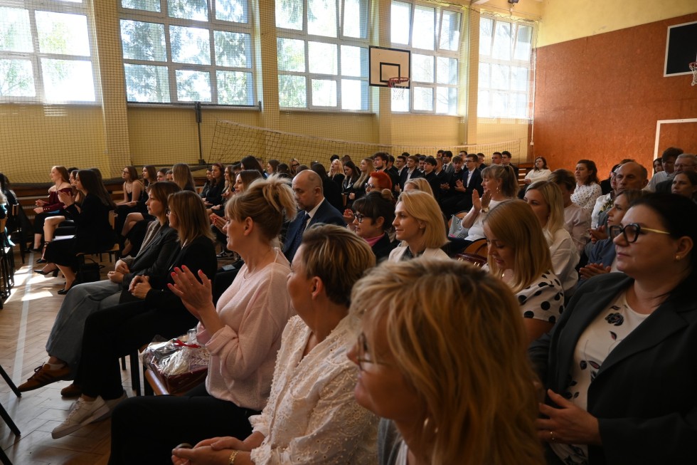 Maturzyści pożegnali szkołę – uroczysta akademia w Zespole Szkół w Nowym Dworze Gdańskim.