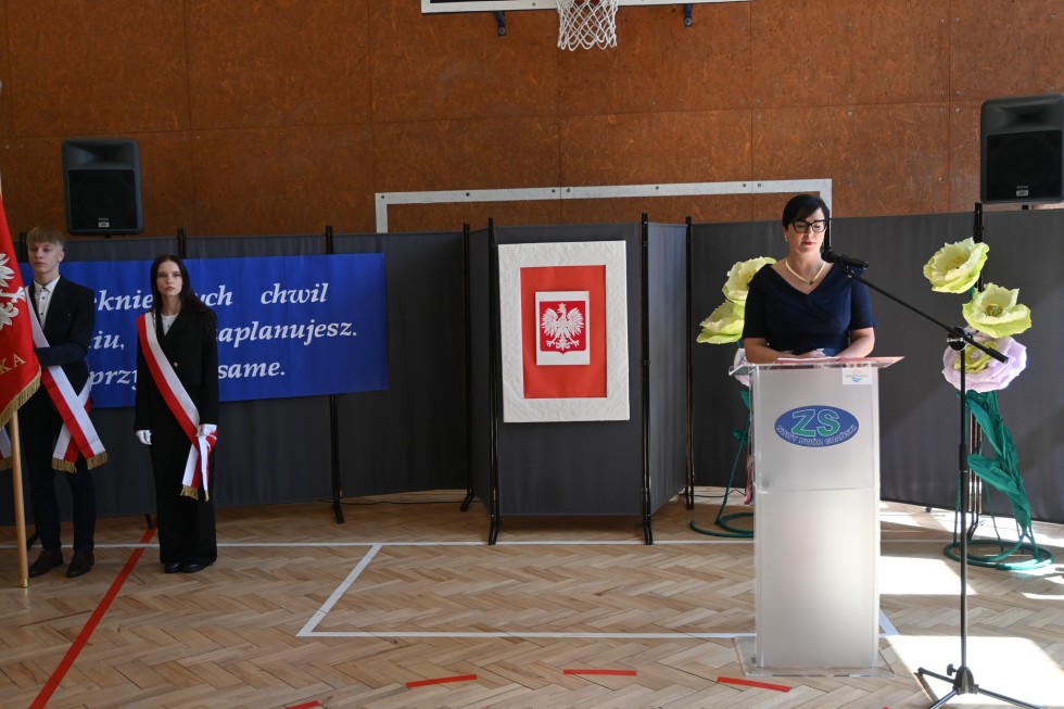 Maturzyści pożegnali szkołę – uroczysta akademia w Zespole Szkół w Nowym Dworze Gdańskim.