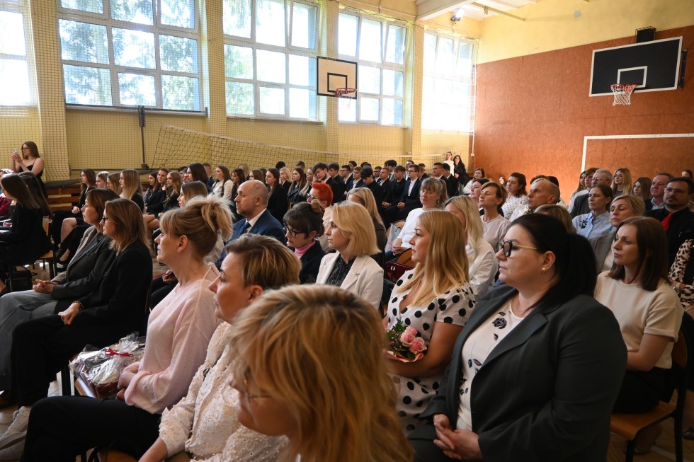 Maturzyści pożegnali szkołę – uroczysta akademia w Zespole Szkół w Nowym Dworze Gdańskim.