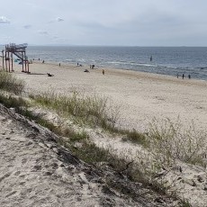 Stegna. Trwa przebudowa zejść na plażę wraz z budową promenady, elementów…