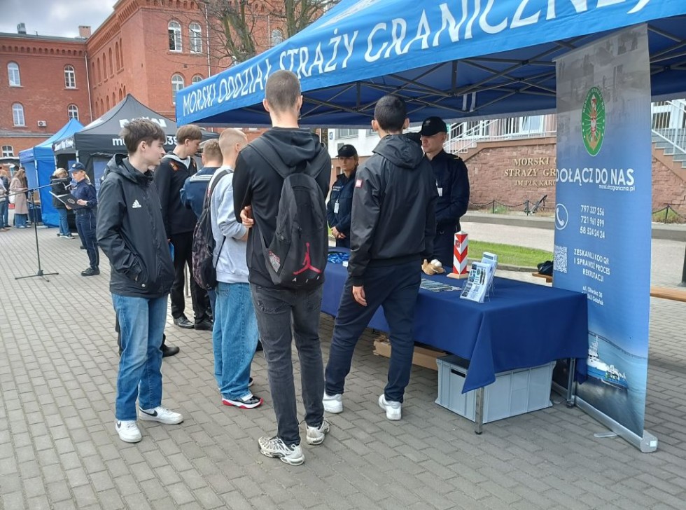 Mundurowa młodzież z Malborka z wizytą w Morskim Oddziale Straży Granicznej.