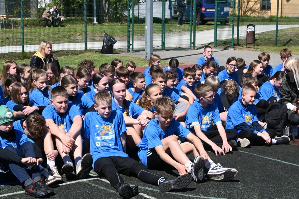 Bieg Pamięci Narodowej w Sztutowie - uczniowie uczcili 80. rocznicę zakończenia II wojny światowej.