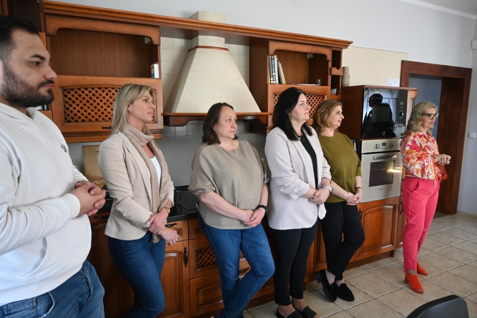 Starostowie z wizytą w nowej placówce opiekuńczo-wychowawczej w Nowym Dworze Gdańskim.