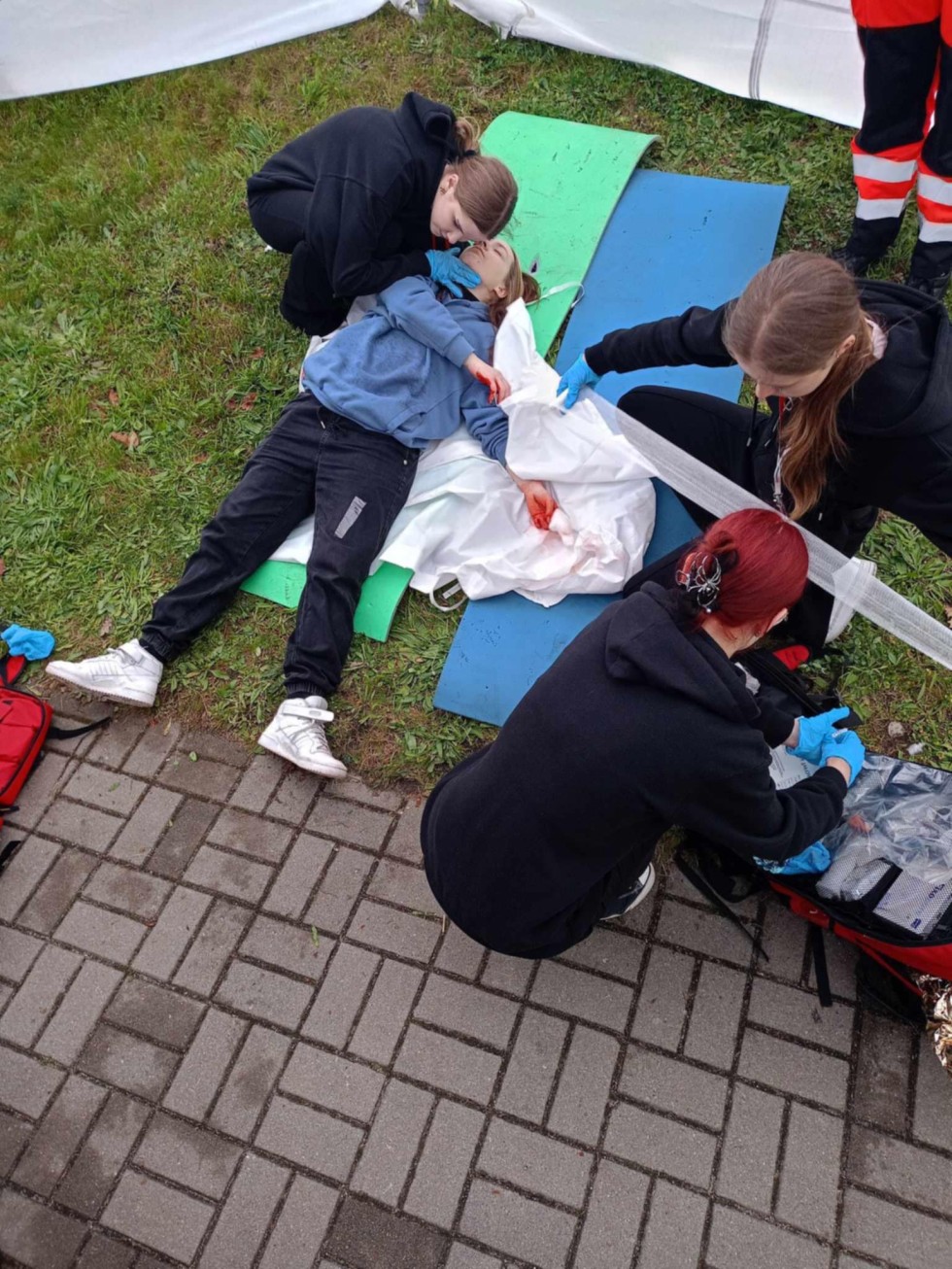 Uczennice z Malborka wzięły udział w Mistrzostwach Pierwszej Pomocy PCK.