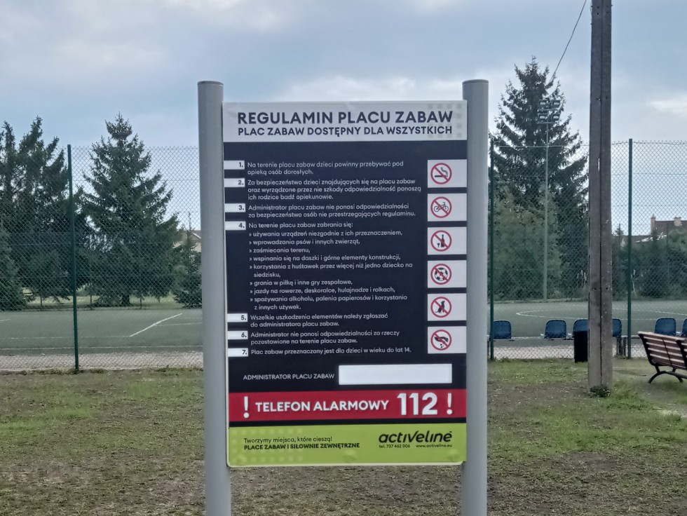 Nowy plac zabaw w Starym Polu – dostępny i przyjazny dla wszystkich dzieci.